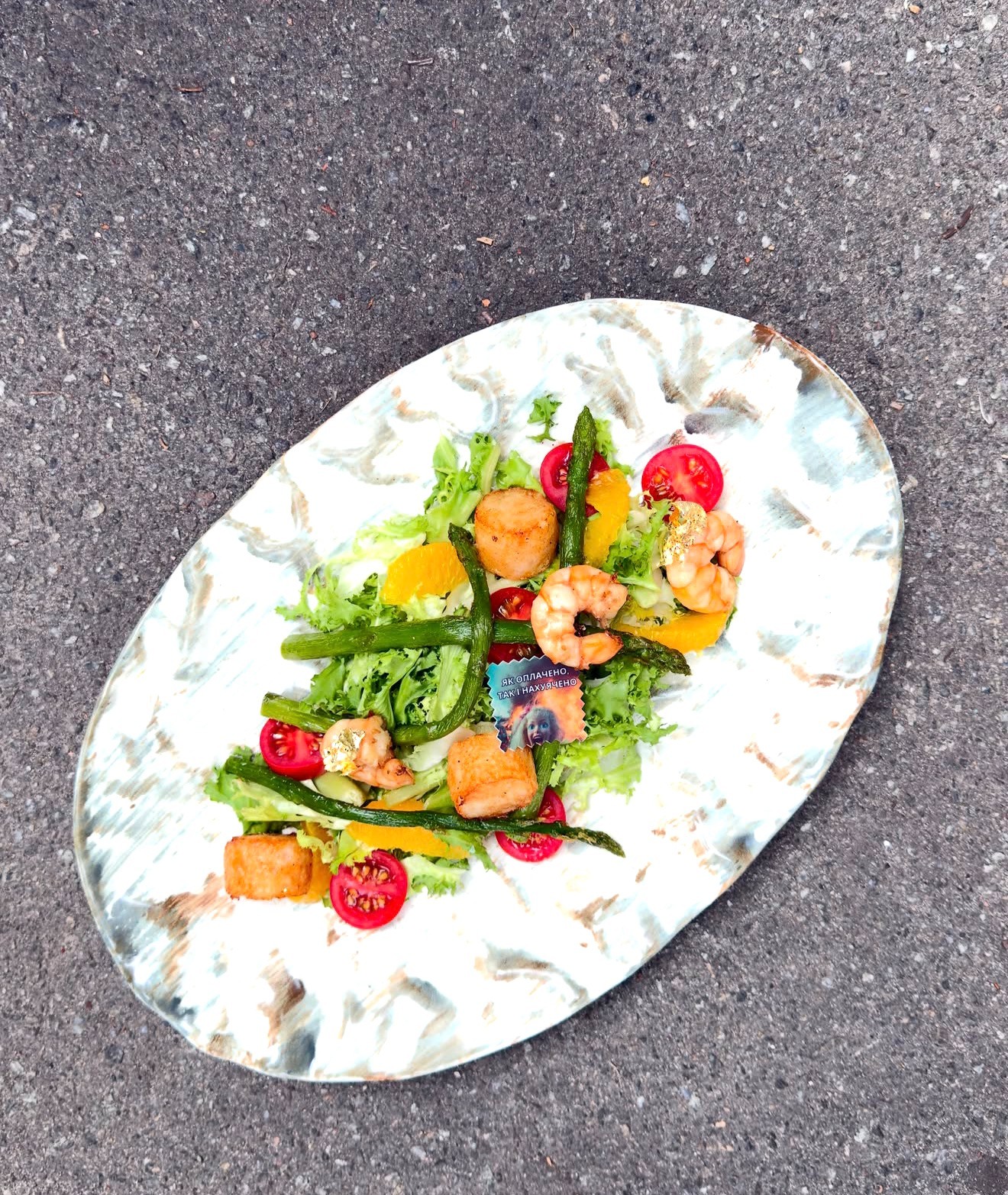Подача на посуді Decor Ceramics у ISKRA Gastrobar